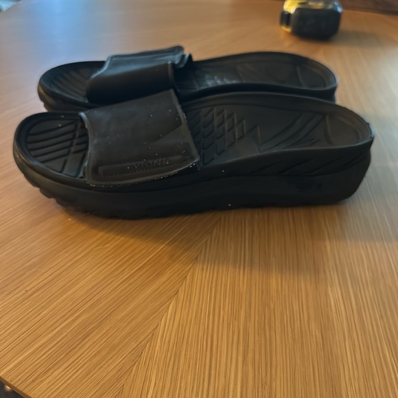 Vionic recovery sandals - Picture 2 of 4